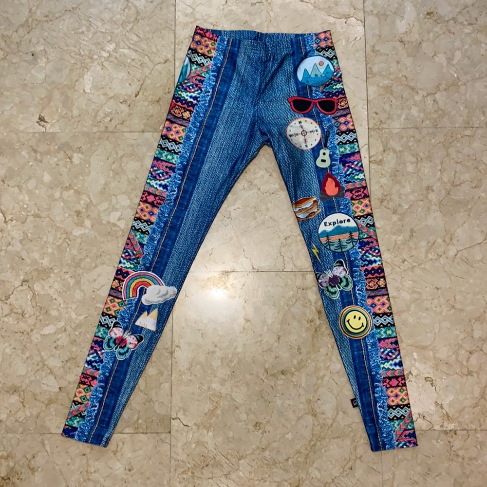 Tromp L’oleil Terez leggings with camp motif.